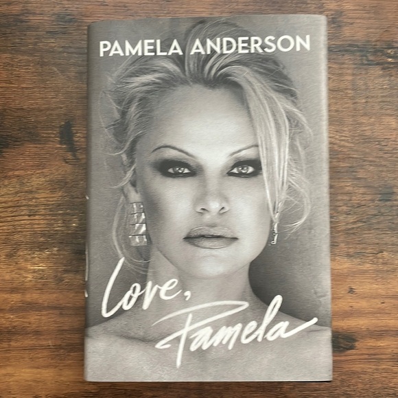 “Love, Pamela” by Pamela Anderson - Picture 1 of 3